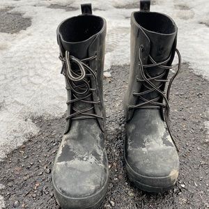 RAIN BOOTS Booties . Lace up